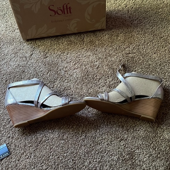 Sofft 8m new silver wedge sandals strappy - Picture 3 of 6